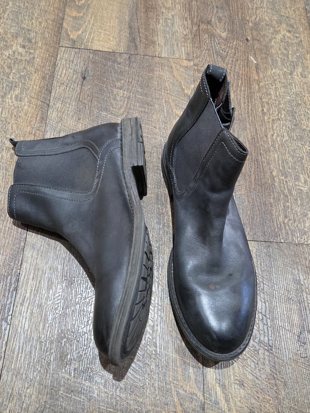 Roan Grey Chelsea Boots - Sleek Slip-On Style
